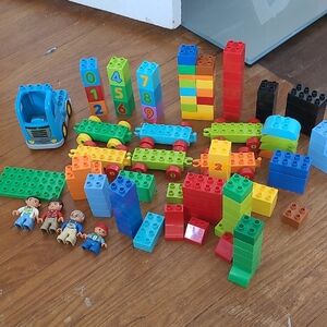 Lot Of Over 100 DUPLO Blocks, Including 4 Figures